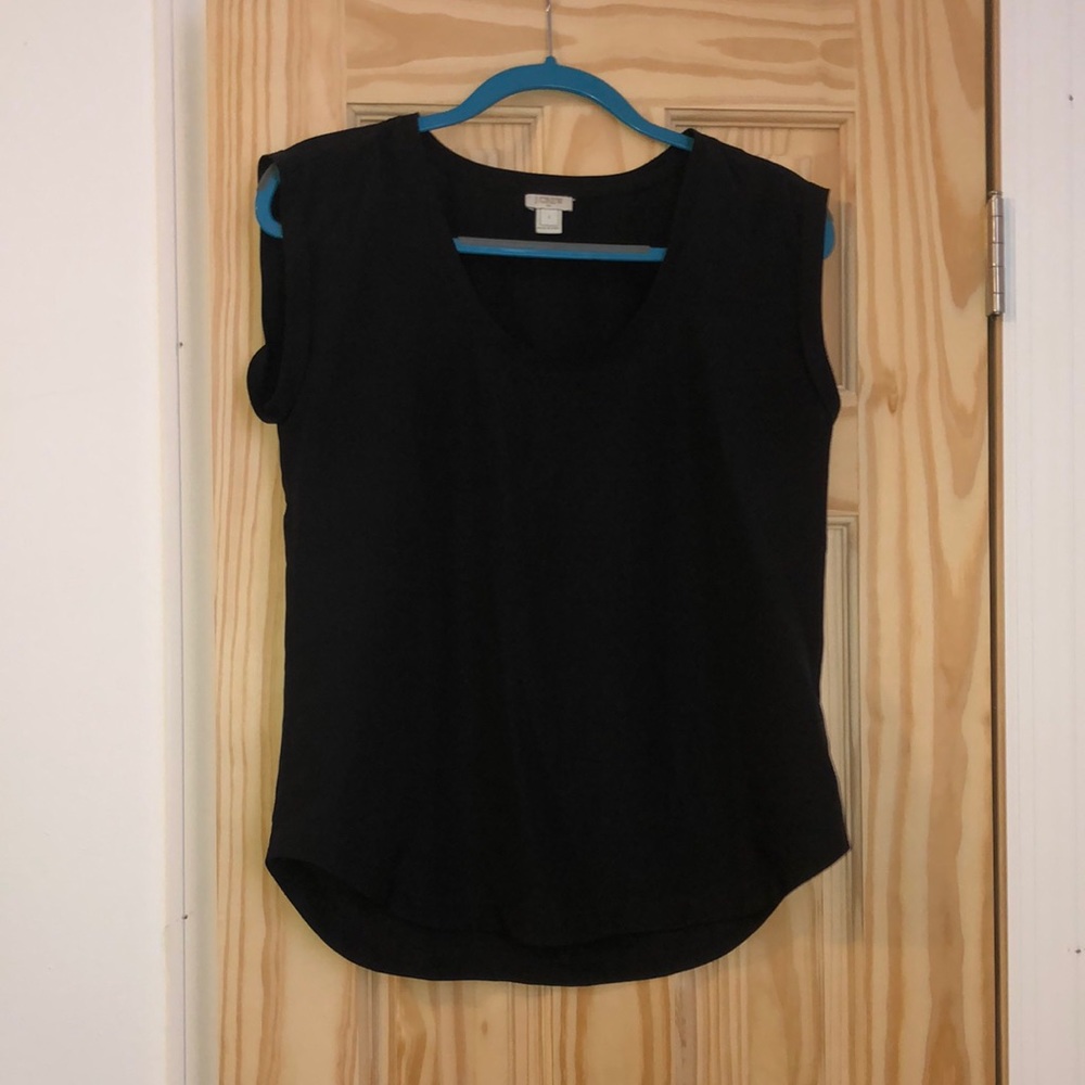 Black sleeveless shirt